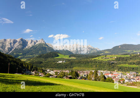 Bischofshofen : oeil à Bischofshofen et la Mission lycée privé Saint Rupert , montagnes Tennengebirge, Autriche, Salzbu Banque D'Images