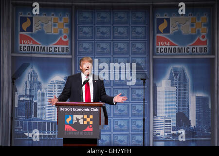 Detroit, USA. Le 08 août, 2016. Candidat présidentiel républicain Donald Trump parle à l'Economic Club, le lundi, Août 8, 2016 dans Cobo Hall au centre-ville de Detroit. Dpa : Crédit photo alliance/Alamy Live News Banque D'Images