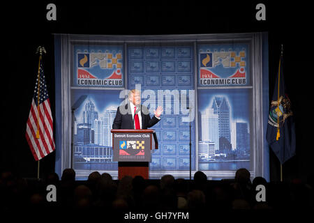 Detroit, USA. Le 08 août, 2016. Candidat présidentiel républicain Donald Trump parle à l'Economic Club, le lundi, Août 8, 2016 dans Cobo Hall au centre-ville de Detroit. Dpa : Crédit photo alliance/Alamy Live News Banque D'Images