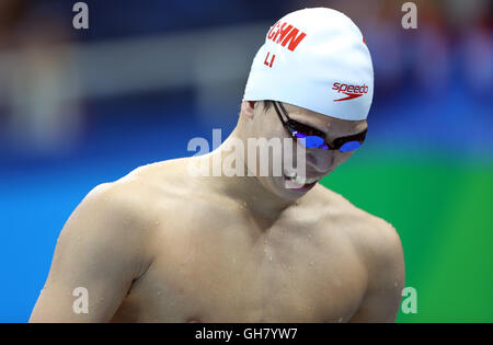 Rio de Janeiro, Brésil. 8e août 2016. Zhuhao Li de la Chine se prépare avant le 200m papillon hommes natation de chaleur au Jeux Olympiques de Rio 2016 à Rio de Janeiro, Brésil, le 8 août 2016. © Ding Xu/Xinhua/Alamy Live News Banque D'Images