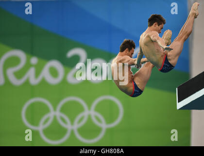 Rio de Janeiro, Brésil. Le 08 août, 2016. Tom Daley et Daniel Goodfellow de Grande-bretagne en action au cours de la plate-forme de 10m synchronisé Natation finale de l'événement des Jeux Olympiques de Rio 2016, aux Jeux Olympiques d'Aquatics Stadium, Rio de Janeiro, Brésil, 8 août 2016. Dpa : Crédit photo alliance/Alamy Live News Banque D'Images