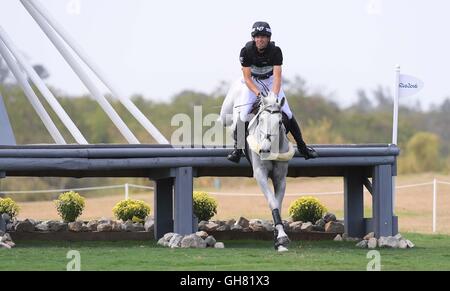 Rio de Janeiro, Brésil. 8 Août, 2016. Clôture 31. Clarke Johnstone (NZL) équitation BALMORAL SENSATION. Equestrian Eventing Cross Country (XC). Centre Équestre Olympique. Deodoro. Credit : Sport en images/Alamy Live News Banque D'Images