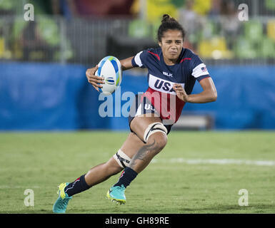 Rio de Janeiro, Brésil. 8e août 2016. CORRECTION : USA'S JOANNE FA'AVESI s'exécute pour un essai en action contre la France au cours de rugby au stade de Deodoro. © Christopher Morris/ZUMA/Alamy Fil Live News Banque D'Images