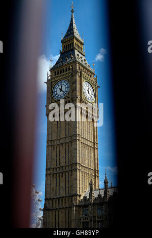 Londres, Royaume-Uni. 9 Août, 2016. Météo UK : Big Ben sur bright, chaud et ensoleillé jour Crédit : Dinendra Haria/Alamy Live News Banque D'Images