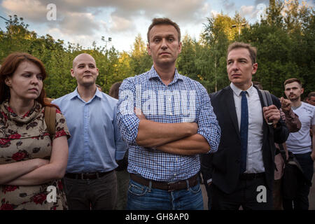 Moscou, Russie. 09 août 2016. Kira Yarrysh, Vladlen Los, Alexei Navalny, Roman Rubanov (de gauche à droite) prendre part à la protestation contre 'le paquet de loi Yarovaya' limitant la vie privée d'Internet lors d'un rassemblement d'opposition dans le parc central Sokolniki à Moscou, Russie Credit: Nikolay Vinokurov/Alamy Live News Banque D'Images
