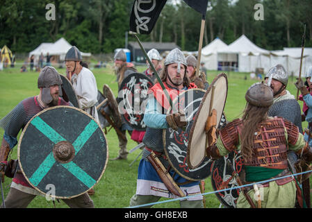 De reconstitution Viking. Melee Banque D'Images