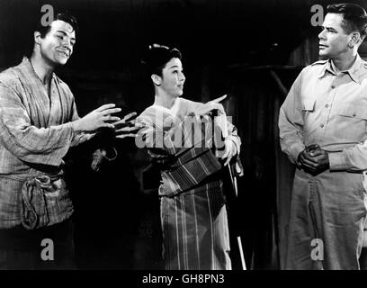 DAS KLEINE TEEHAUS / La maison de thé de la Lune Août USA 1956 / Daniel Mann (Marlon Brando) Sakini, MACHIKO KYO (Lotusblüte), GLENN FORD (Capt. Fisby) Régie : Daniel Mann aka. La maison de thé de la lune d'août Banque D'Images