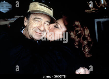 WALTER MATTHAU (Max), SOPHIA LOREN (Maria), Film Fernsehen, Comedy, 90er, Paar, Kuss Regie : Howard Deutch aka. Grumpier Old Men Banque D'Images