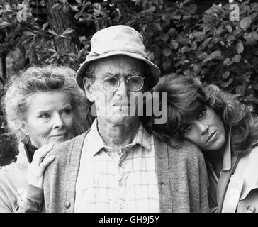 AM GOLDENEN VOIR On Golden Pond USA 1981 Mark Rydell Katharine Hepburn (Ethel Tyler), Henry Fonda (Norman Thayer), Jane Fonda (Chelsea Thayer Wayne), Film Fernsehen, Drame, 80er Regie : Mark Rydell aka. On Golden Pond Banque D'Images