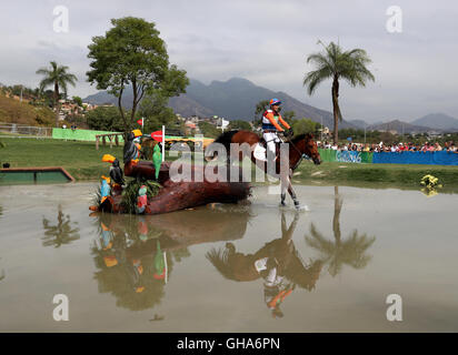 Les Pays-Bas' Theo van de Vendel sur Zidane au Centre Équestre Olympique sur le troisième jour de la Jeux Olympiques de Rio, au Brésil. ASSOCIATION DE PRESSE Photo. Photo date : lundi 8 août 2016. Crédit photo doit se lire : David Davies/PA Wire. RESTRICTIONS - usage éditorial uniquement. Banque D'Images