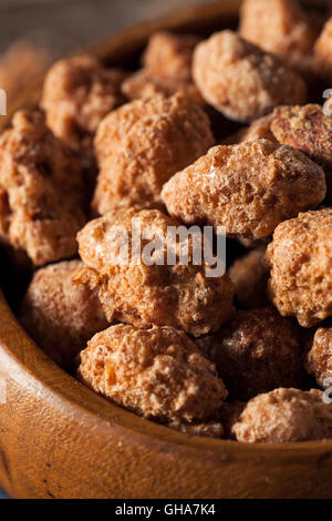 Sucré fait maison Cannelle Amandes enrobées de prêt à manger Banque D'Images