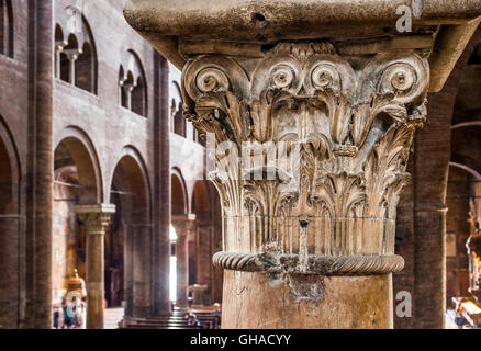 À l'intérieur de la cathédrale de Santa Maria Assunta e San Geminiano de Modène. Emilia-Romagna. L'Italie. Banque D'Images