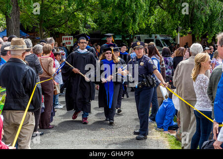 Cérémonie de remise des diplômes universitaires, des diplômes, Sonoma State University, ville de Rohnert Park, Californie Banque D'Images