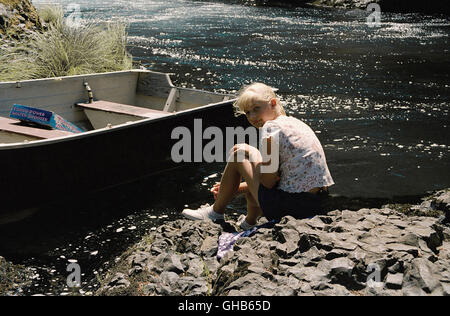 Dire CREEK USA 2004 Jacob Aaron Estes Millie (CARLY SCHROEDER) Régie : Jacob Aaron Estes Banque D'Images