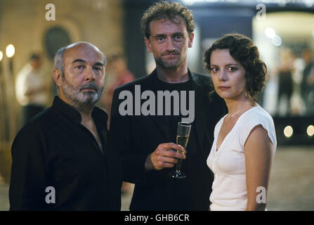 Gérard Jugnot BOUDU Frankreich 2005 Gallerie-Besitzer Lespinglet (Gérard Jugnot), Maler Hubert (JEAN-PAUL ROUVE) und Assistentin Coralie (CONSTANCE DOLLE) Comedy Regie : Gerard Jugnot Banque D'Images