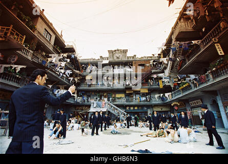 KUNG FU Gong fu Chine/Hong Kong 2004 gefürchtete Axt-Gang Stephen Chow, die eine Hausgemeinschaft terroriziert. Regie : Stephen Chow aka. Le Gong fu Banque D'Images