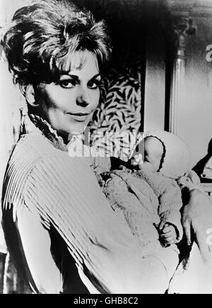 DER MENSCHEN H...RIGKEIT GO 1963 K.Hughes, H.Hathaway, B.Forbes KIM NOVAK (Mildred Rogers) avec bébé. Regie : K.Hughes, H.Hathaway, B.Forbes aka. Des droits de servitude Banque D'Images