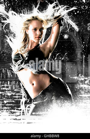 SIN CITY USA 2005 Robert Rodriguez Nancy (Jessica Alba) Distribué par Buena Vista International. Ce matériel peut être utilisé légalement TOUS LES MÉDIAS UNIQUEMENT À PROMOUVOIR LA LIBÉRATION DE MOTION PICTURE intitulé 'SIN CITY' AU COURS DE PROMOTION DE L'IMAGE WINDOWS. Toute autre utilisation, réutilisation, REPRODUCTION OU DIFFUSION DE CE MATÉRIEL EST STRICTEMENT INTERDITE SANS L'accord exprès par écrit de Miramax Films, pourrait entraîner une responsabilité légale. Vous SEREZ SEUL RESPONSABLE POUR TOUTE RÉCLAMATION, DOMMAGES, coûts, frais, pénalités DÉCOULANT DE L'UTILISATION NON AUTORISÉE DE CE MATÉRIEL PAR VOUS OU VOS AGENTS. Regie : Robert Rodriguez Banque D'Images