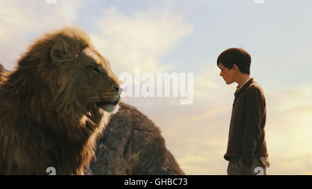 DIE CHRONIKEN VON NARNIA : Der König VON NARNIA Le Monde de Narnia : Le Lion, La Sorcière Blanche et l'armoire USA 2005 Andrew Adamson Le lion Aslan et Edmund (Skandar Keynes) Régie : Andrew Adamson aka. Les Chroniques de Narnia : Le Lion, La Sorcière Blanche et l'armoire Banque D'Images