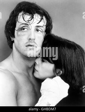 ROCKY USA 1976 John G. Avildsen Rocky (Sylvester Stallone), un club fighter passé son premier, et Adrian (Talia Shire), une timide jeune fille livresque, tomber amoureux dans "Rocky". Regie : John G. Avildsen Banque D'Images