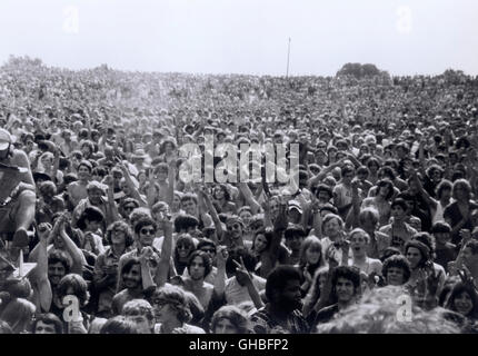 WOODSTOCK USA 1969 Michael Wadleigh chronique du film du légendaire festival de musique de Woodstock. 1969 fand das plein air.-Festival "Woodstock" in der kleinen Gemeinde Béthel westlich von New York statt. Eine halbe millions vite strömte spektakulärsten junger Amerikaner zum Festival der Rockgeschichte, das vor dem Hintergrund von Rassismus und zum Vietnamkrieg musikgeschichtlichen Hippie-Bewegung wurde der Höhepunkt. Bild : Zuschauer régie : Michael Wadleigh Banque D'Images