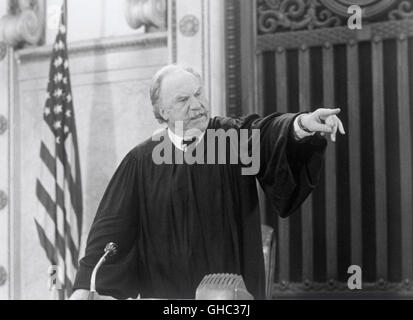 Et LA JUSTICE POUR TOUS LES USA 1979 Norman Jewison le juge excentrique Rayford (Jack Warden) Régie : Norman Jewison Banque D'Images