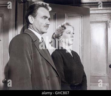 Flamme DANS LES RUES UK 1961 Roy Ward Baker Jacko Palmer (JOHN MILLS), Nell Palmer (BRENDA DE BANZIE) Régie : Roy Ward Baker Banque D'Images