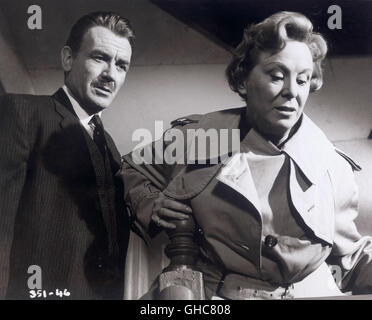 Flamme DANS LES RUES UK 1961 Roy Ward Baker Jacko Palmer (JOHN MILLS), Nell Palmer (BRENDA DE BANZIE) Régie : Roy Ward Baker Banque D'Images