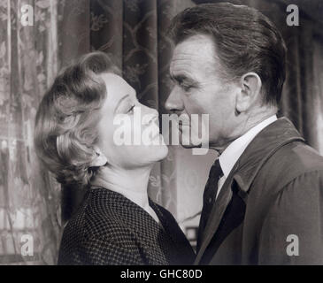Flamme DANS LES RUES UK 1961 Roy Ward Baker Nell Palmer (BRENDA DE BANZIE), Jacko Palmer (JOHN MILLS) Régie : Roy Ward Baker Banque D'Images