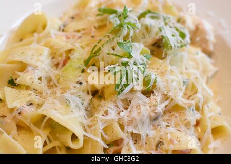 Tagliatelles avec une sauce au fromage Banque D'Images