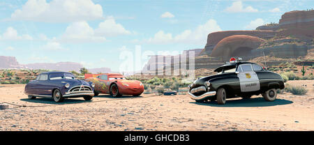 Voitures USA 2006 John Lasseter Doc Hudson, McQueen et le shérif rendez-vous sur les règles de leur race locale. Regie : John Lasseter Banque D'Images