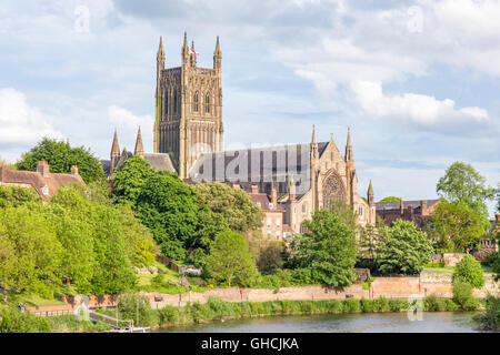 La Cathédrale de Worcester sur la rivière Severn, Worcester, Worcestershire, Angleterre, RU Banque D'Images