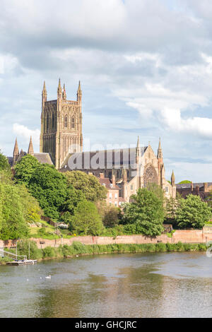La Cathédrale de Worcester sur la rivière Severn, Worcester, Worcestershire, Angleterre, RU Banque D'Images