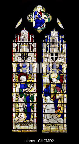 Canterbury, Kent, UK. L'église St Pierre (anglicane) vitrail : Saints Pierre et Augustine Banque D'Images