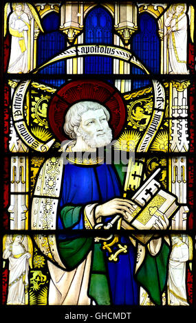 Canterbury, Kent, UK. L'église St Pierre (anglicane) vitrail : Saint Peter holding keys Banque D'Images