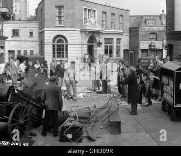 Le Stitch in Time UK 1955 Alexander Mackendrick sur l'ensemble de Ladykillers, pris à Ealing Studios. Regie : Alexander Mackendrick Banque D'Images