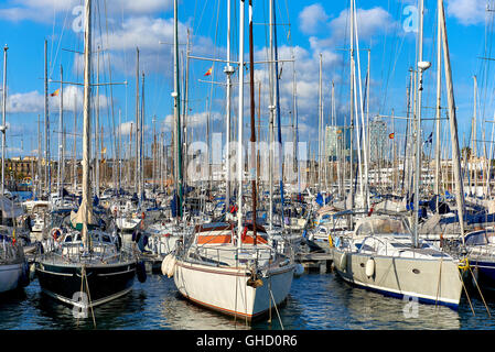 Voiliers au Port Vell de Barcelone. Espagne Banque D'Images