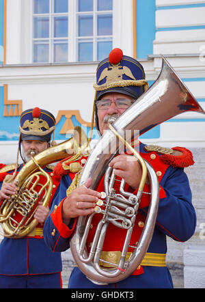 Musiciens en uniformes à l'impériale du palais de Catherine à Saint Pétersbourg, Russie. Banque D'Images