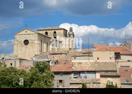 Église ou église Saint-Blaise et toits de Valensole Provence France Banque D'Images