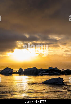 Lagune glaciaire du Jökulsárlón en Islande Banque D'Images