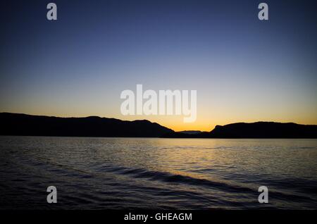 Coucher de soleil sur l'île Saltspring, sud des îles Gulf, en Colombie-Britannique, Canada Banque D'Images