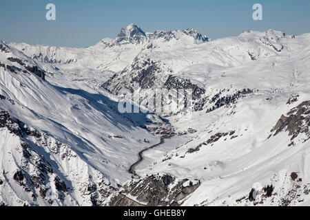 Le Karhorn Tannberg monter au-dessus de Lech à proximité de l'Flexen passent au-dessus St Anton Arlberg Autriche Banque D'Images