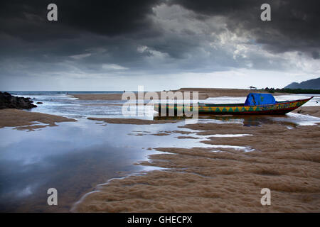 Freetown, Sierra Leone - 8 juin 2013 : les plages de la Tokeh Banque D'Images