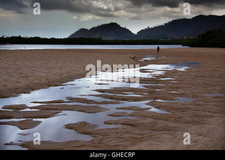 Freetown, Sierra Leone - 8 juin 2013 : les plages de la Tokeh Banque D'Images