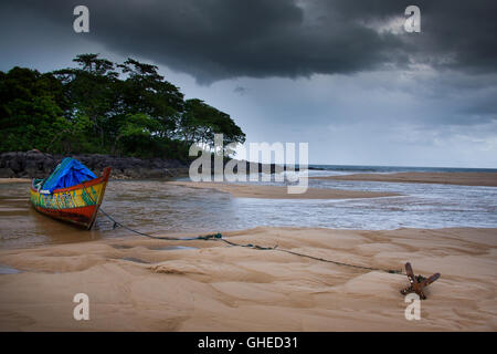 Freetown, Sierra Leone - 8 juin 2013 : les plages de la Tokeh Banque D'Images