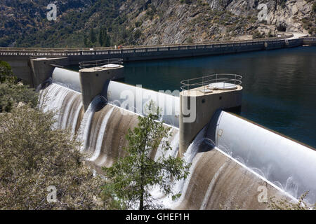 O'Shaughnessy Dam Hetch Hetchy et réservoir. Le Parc National Yosemite. La Californie. USA Banque D'Images