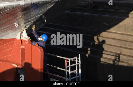 Tall Ship Kaskelot en cale sèche pour des réparations et entretien Banque D'Images