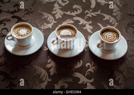 Tasses de café expresso sur la table Banque D'Images