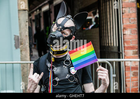 Leeds Gay Pride 2016, 10e anniversaire LGBT une célébration de la vie,amour,couleur,la liberté,la tolérance et la compréhension. Banque D'Images