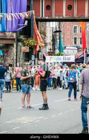 Leeds Gay Pride 2016, 10e anniversaire LGBT une célébration de la vie,amour,couleur,la liberté,la tolérance et la compréhension. Banque D'Images